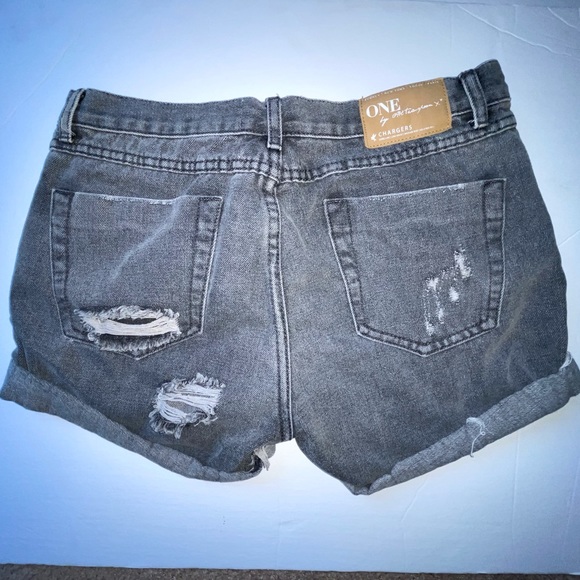 OneTeaspoon faded gray rolled distressed shorts. - Picture 2 of 5